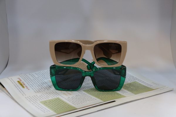 عینک آفتابی زنانه طرح برند burberry
